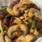 Best 双菇鸡球饭 Chicken with Double Mushroom Over Rice in Daly City, CA